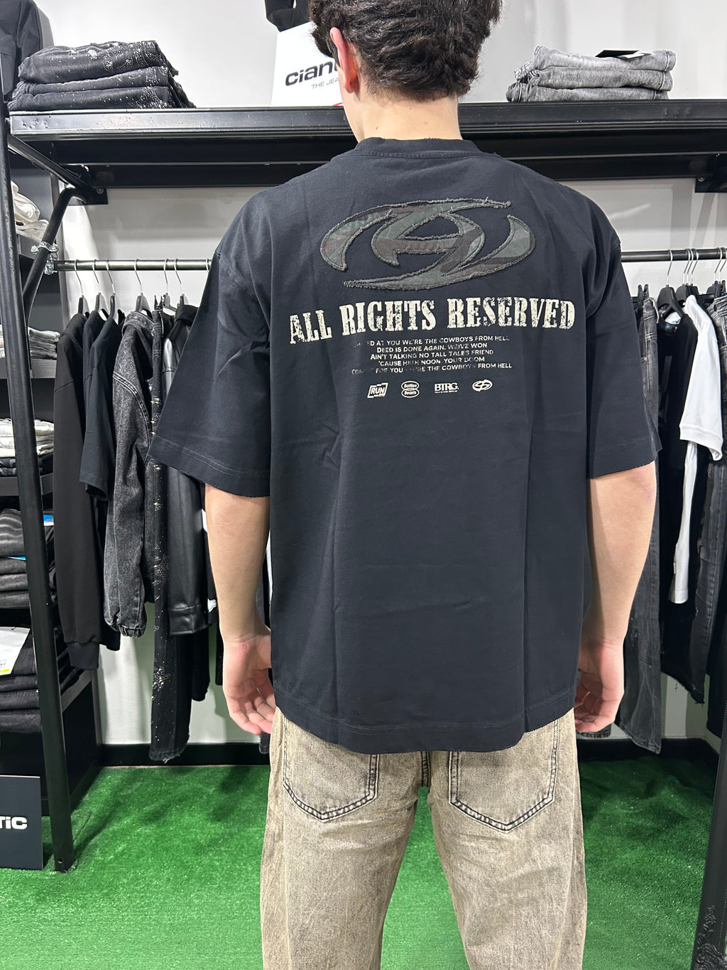 T-shirts Reserved
