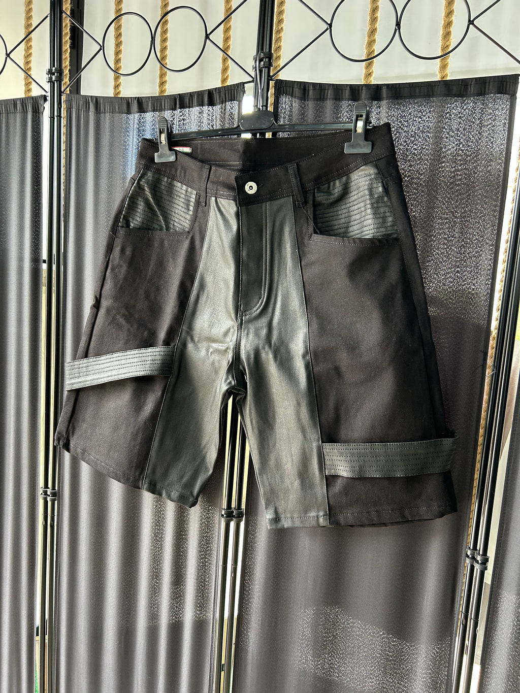 Shorts Inserti In Pelle